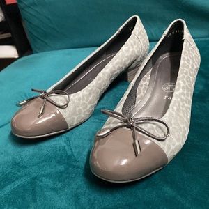 Ara Grey Leopard Print Belinda Ballet Flats in Size 8